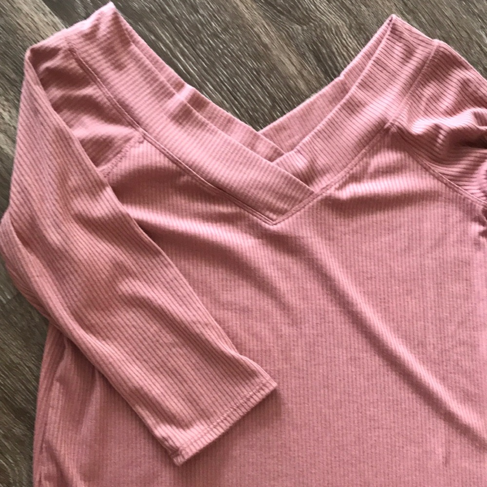 Off-Shoulder top - Picture 2 of 3